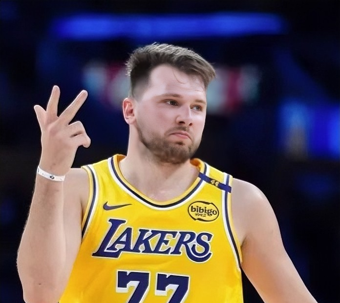 28quan-关于东契奇回归赛场，战术调整首场状态亮眼，阿森纳观众沸腾！的信息